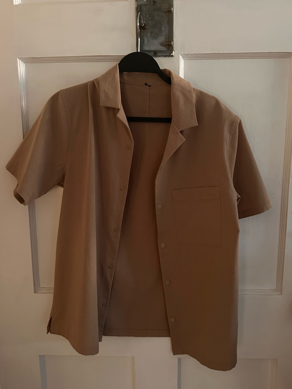 lululemon athletica Men's Short Sleeve Button-Down Shirt in Tan